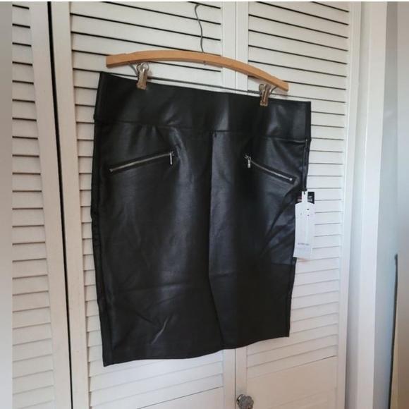 Women's d.jeans Black Faux Leather Skirt Size 14 - Picture 2 of 3